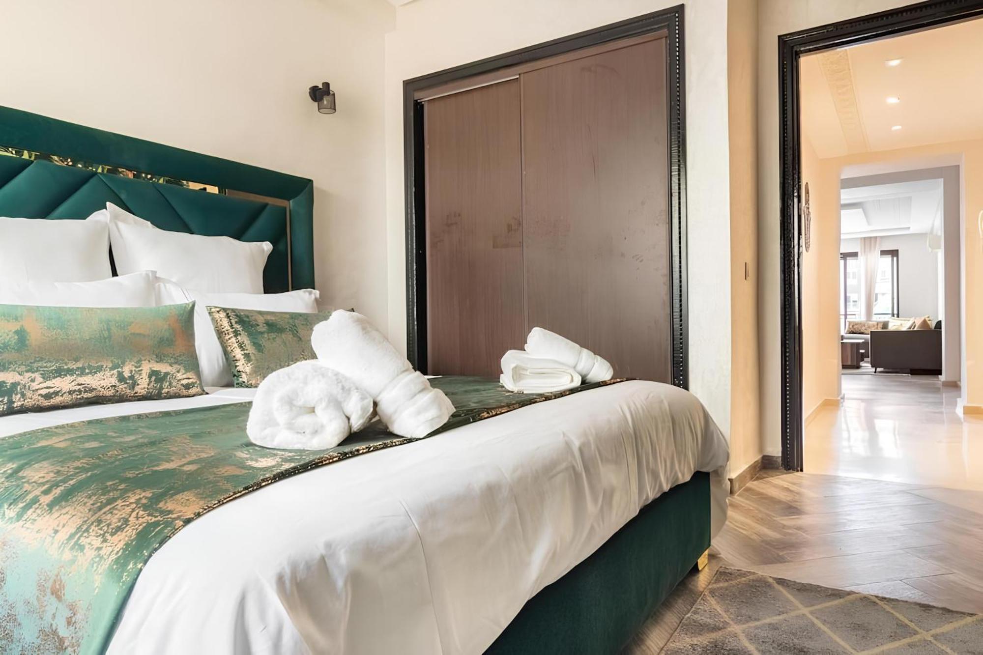 C-Appartement De Luxe Plein Centre De Gueliz Avec Piscine Parking Wifi Netflix มาร์ราเกช ภายนอก รูปภาพ